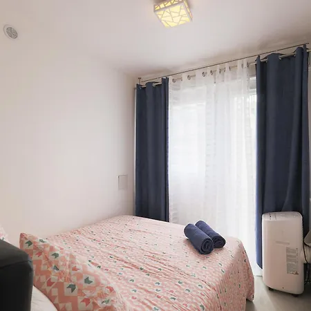 2 Eiffel Tower Apartment Paris