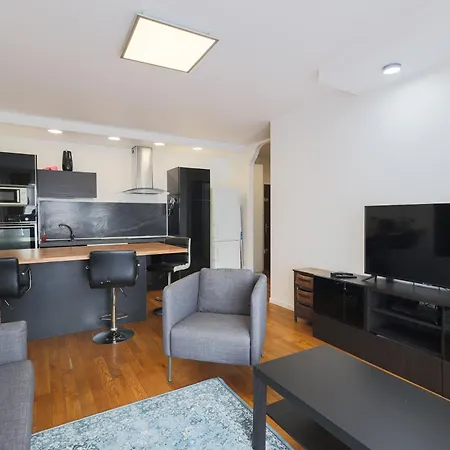 2 Eiffel Tower Apartment Paris