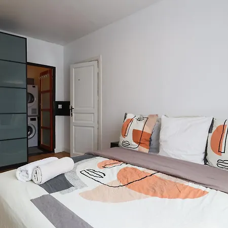 2 Eiffel Tower Apartment